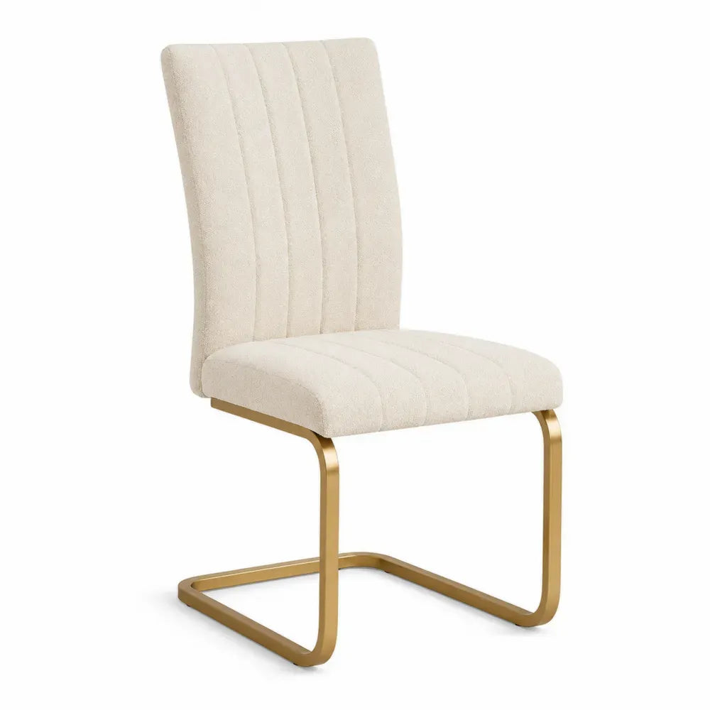 Silla de comedor tapizada beige con base tipo patín metálica dorada 45 cm x 55 cm x 85 cm
